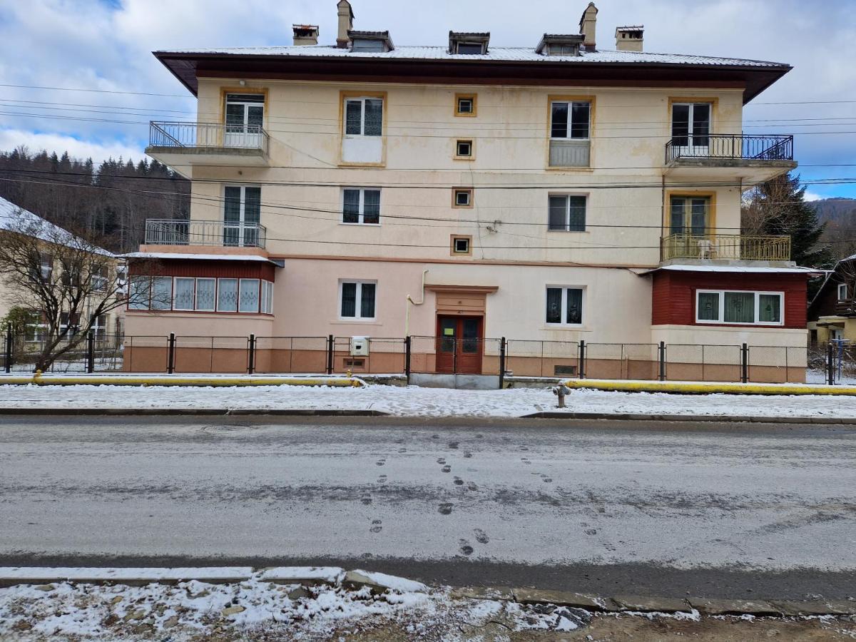 Apartamentul Florilor De Fan Azuga Exteriör bild