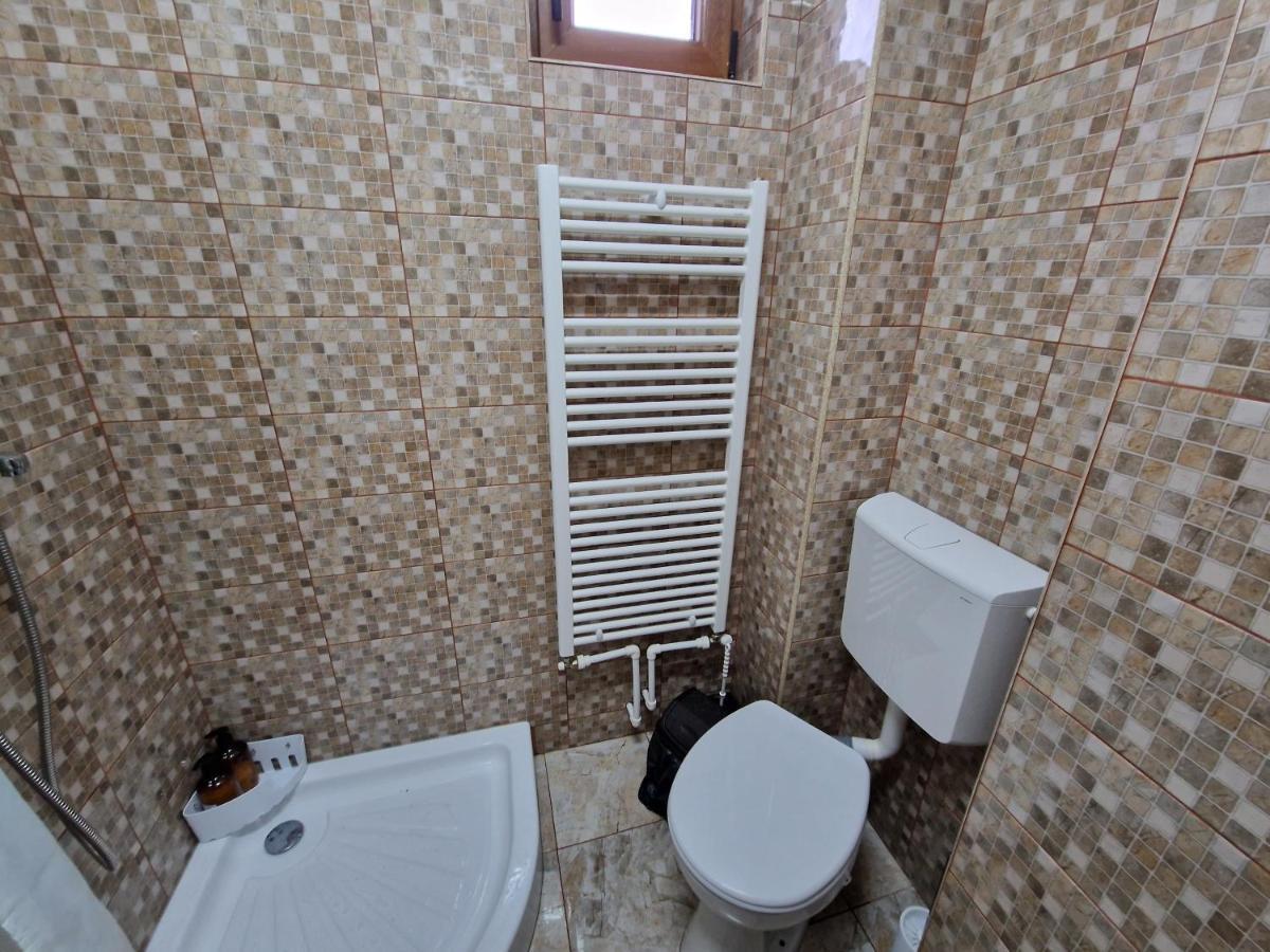 Apartamentul Florilor De Fan Azuga Exteriör bild