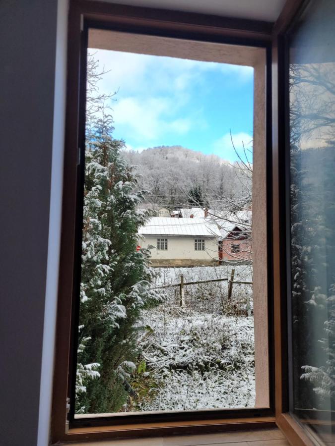 Apartamentul Florilor De Fan Azuga Exteriör bild